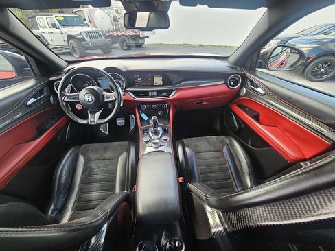 Used 2020 Alfa Romeo Stelvio Quadrifoglio image 11