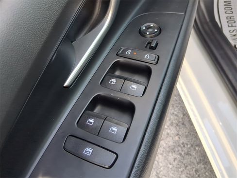 Used 2024 Hyundai Elantra SEL w/ Convenience Package image 16