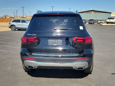 New 2025 Mercedes-Benz GLB 250 image 4