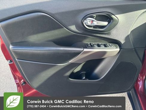 Used 2019 Jeep Cherokee Latitude Plus w/ Comfort/Convenience Group image 10