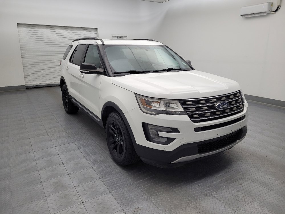 Used 2017 Ford Explorer XLT w/ Equipment Group 202A AWD/4WD image 13