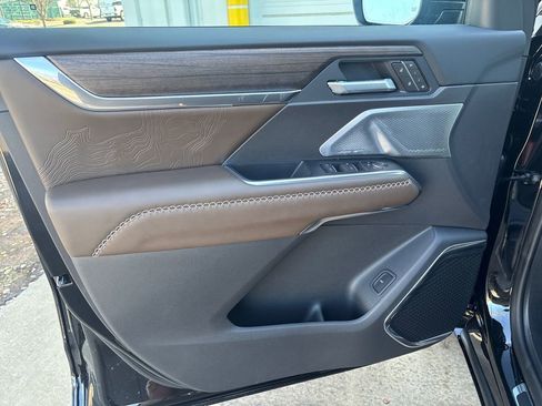 New 2026 GMC Acadia Denali Ultimate w/ LPO, Floor Liner Package image 12