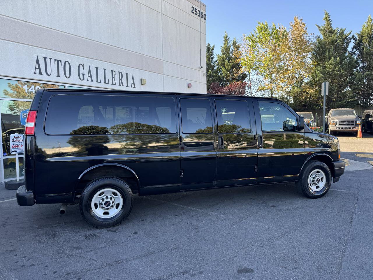 Used 2020 GMC Savana 3500 LS RWD image 4