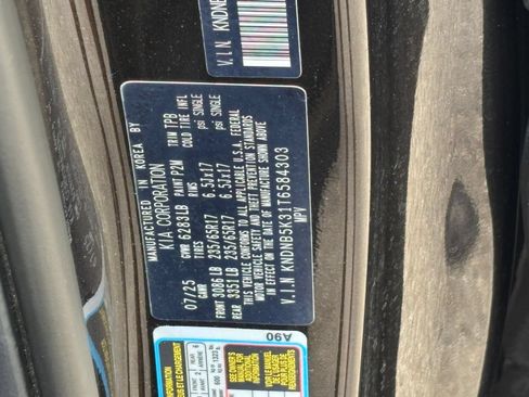 Used 2026 Kia Carnival FWD image 10