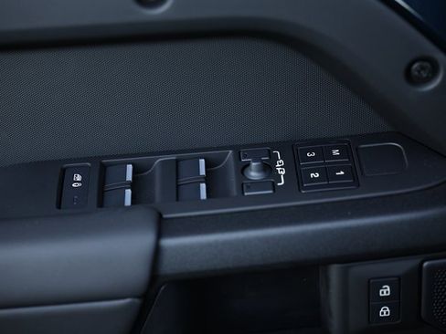 New 2026 Land Rover Defender 110 OCTA image 22