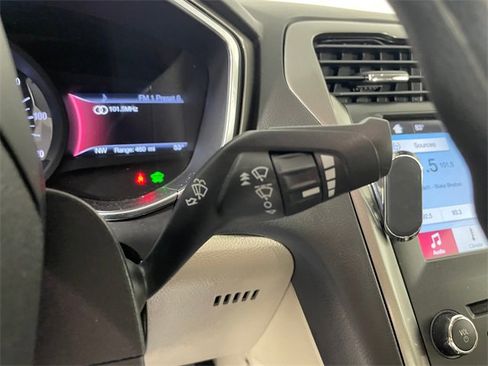 Used 2017 Ford Fusion SE image 14