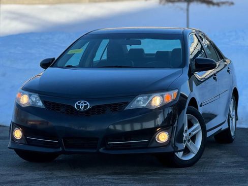 Used 2013 Toyota Camry SE FWD image 1