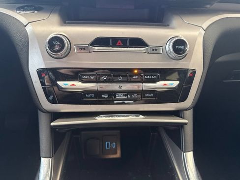 Used 2023 Ford Explorer XLT w/ Equipment Group 202A AWD/4WD image 25