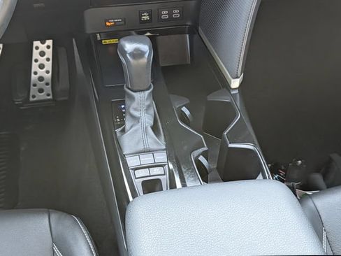 Used 2025 Toyota Camry SE FWD image 13