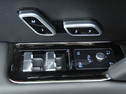 Used 2025 Land Rover Range Rover Sport Autobiography image 24