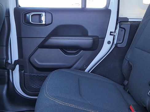 Used 2025 Jeep Wrangler Unlimited Sahara AWD/4WD image 16