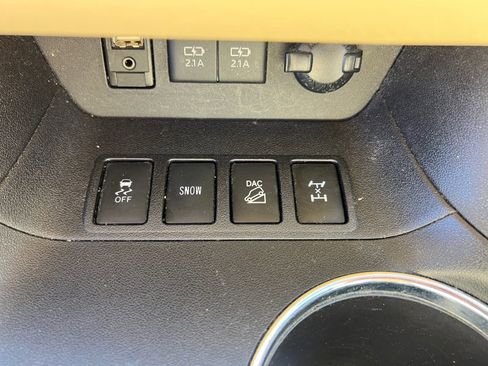Used 2018 Toyota Highlander XLE AWD/4WD image 24