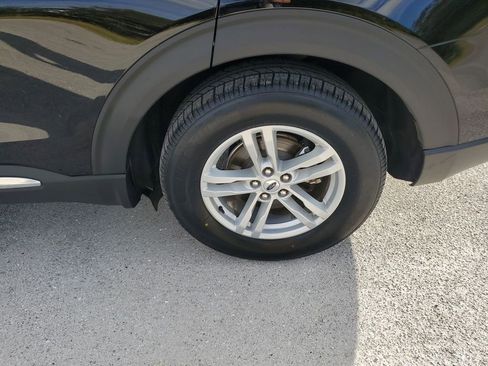 Used 2024 Ford Explorer XLT image 19