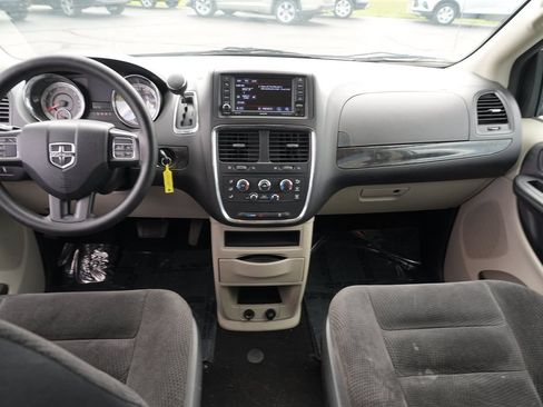 Used 2018 Dodge Grand Caravan SE w/ UConnect Hands-Free Group FWD image 24