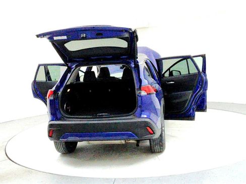 Certified 2022 Toyota Corolla Cross XLE image 11