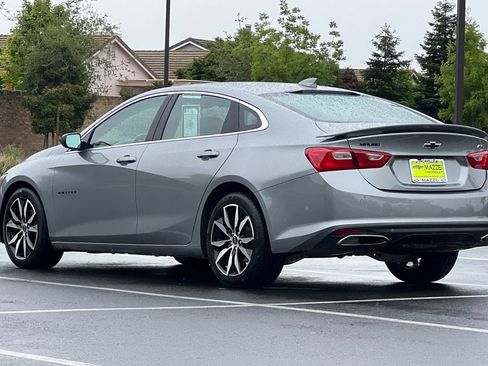 Used 2025 Chevrolet Malibu RS FWD image 3