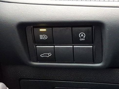 Used 2023 Toyota Highlander XLE image 32