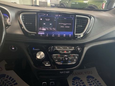 Used 2021 Chrysler Pacifica Touring w/ S Appearance Package image 7