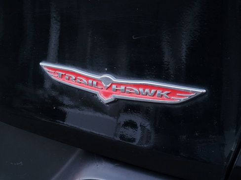 Used 2017 Jeep Cherokee Trailhawk w/ Comfort/Convenience Group image 21