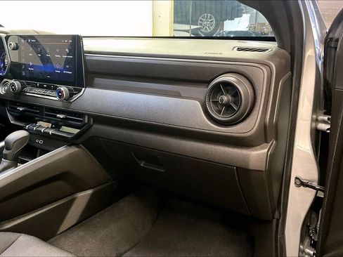 Used 2023 Chevrolet Colorado Trail Boss AWD/4WD image 16