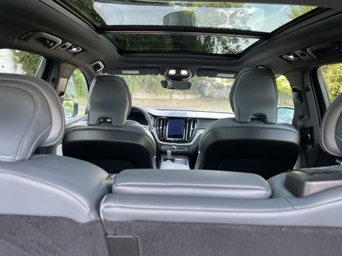 Used 2022 Volvo XC60 B5 R-Design image 25