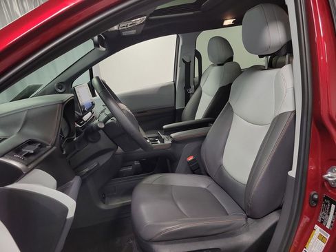 Used 2023 Toyota Sienna XSE w/ XSE Plus Package AWD/4WD image 13