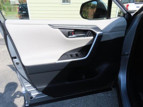 Used 2019 Toyota RAV4 Limited w/ Advanced Technology Package image 16