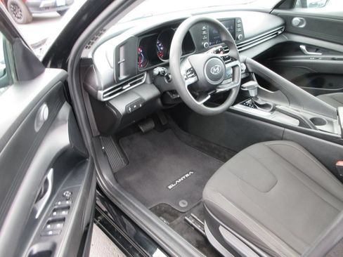 Used 2022 Hyundai Elantra SEL FWD image 11