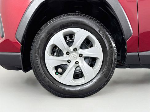 Used 2019 Toyota RAV4 LE FWD image 38