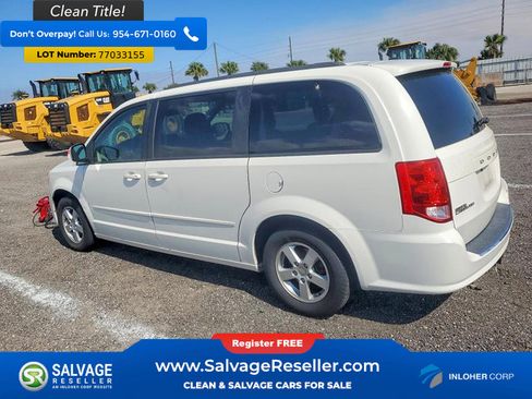 Used 2012 Dodge Grand Caravan SXT w/ UConnect Hands-Free Group FWD image 3