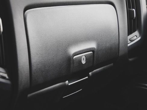 Used 2018 Chevrolet Silverado 1500 Custom w/ Custom Value Package image 12