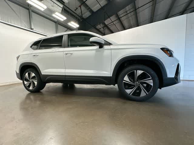 New 2026 Volkswagen Taos SE AWD/4WD image 3