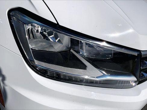 Used 2019 Volkswagen Tiguan SEL image 28