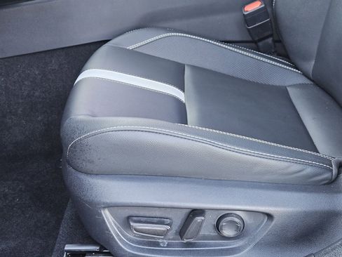 Used 2025 Toyota Camry SE image 36