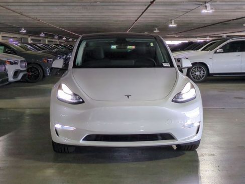 Used 2023 Tesla Model Y Long Range AWD/4WD image 2