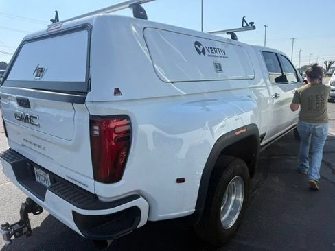 Used 2025 GMC Sierra 3500 Denali Ultimate AWD/4WD image 9