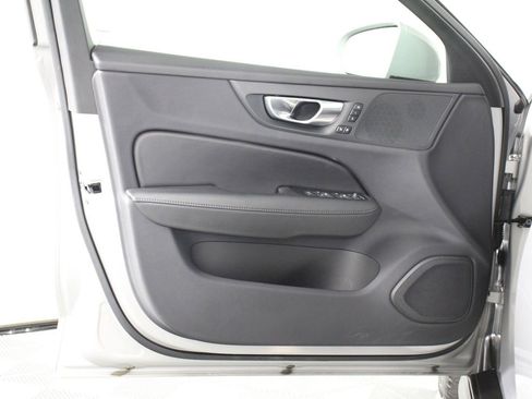 Certified 2025 Volvo V60 B5 Cross Country Plus AWD/4WD image 17