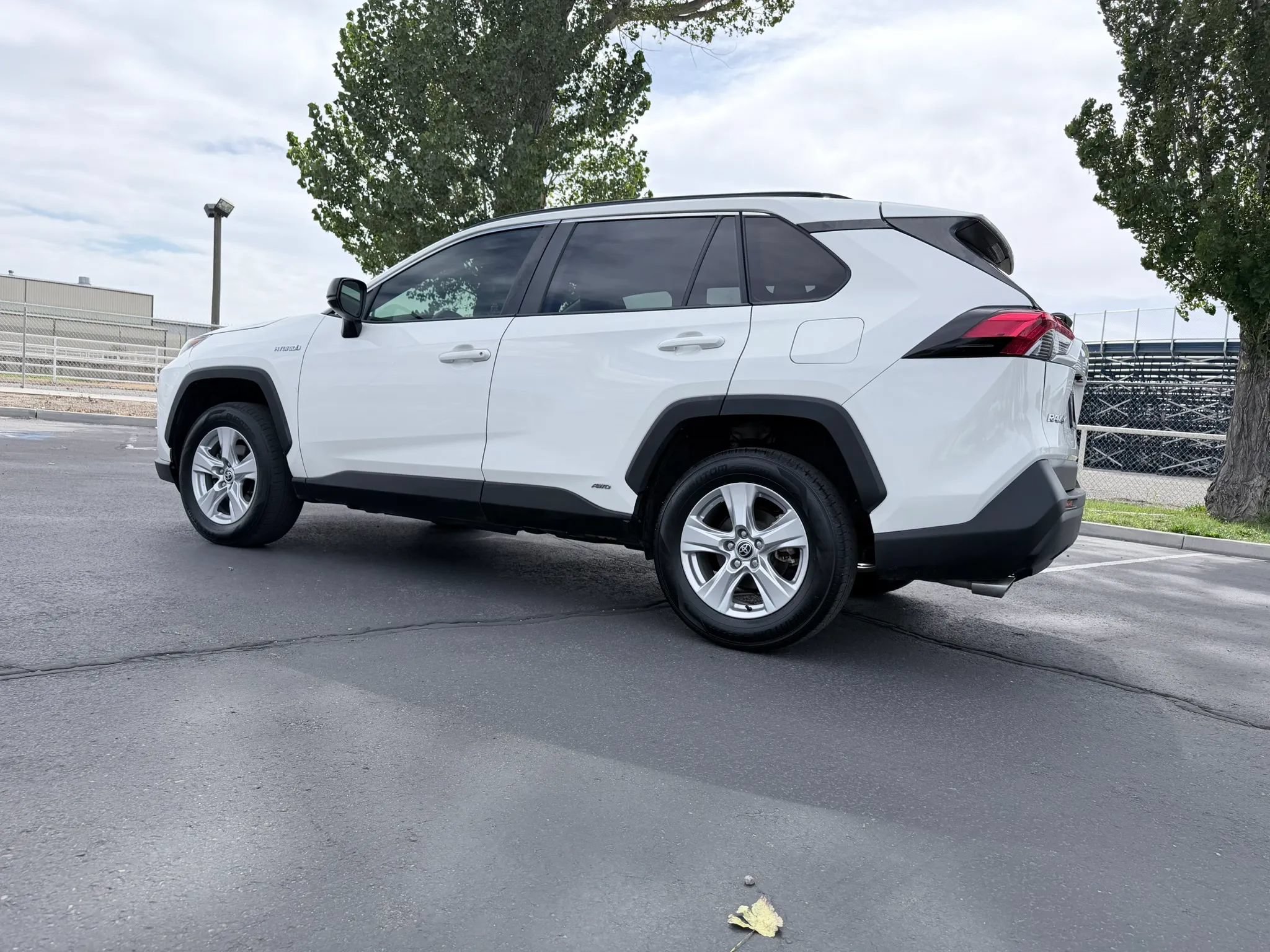 Used 2021 Toyota RAV4 LE AWD/4WD image 8