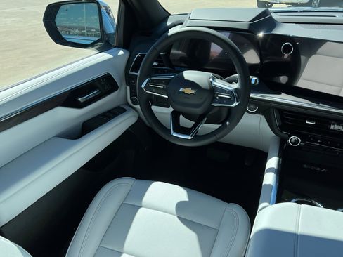 New 2026 Chevrolet Suburban Premier image 11