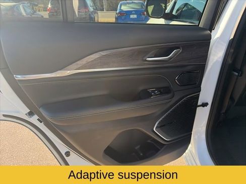 Used 2022 Jeep Grand Cherokee Overland image 18