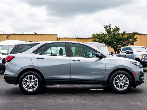 Used 2023 Chevrolet Equinox LS FWD image 3