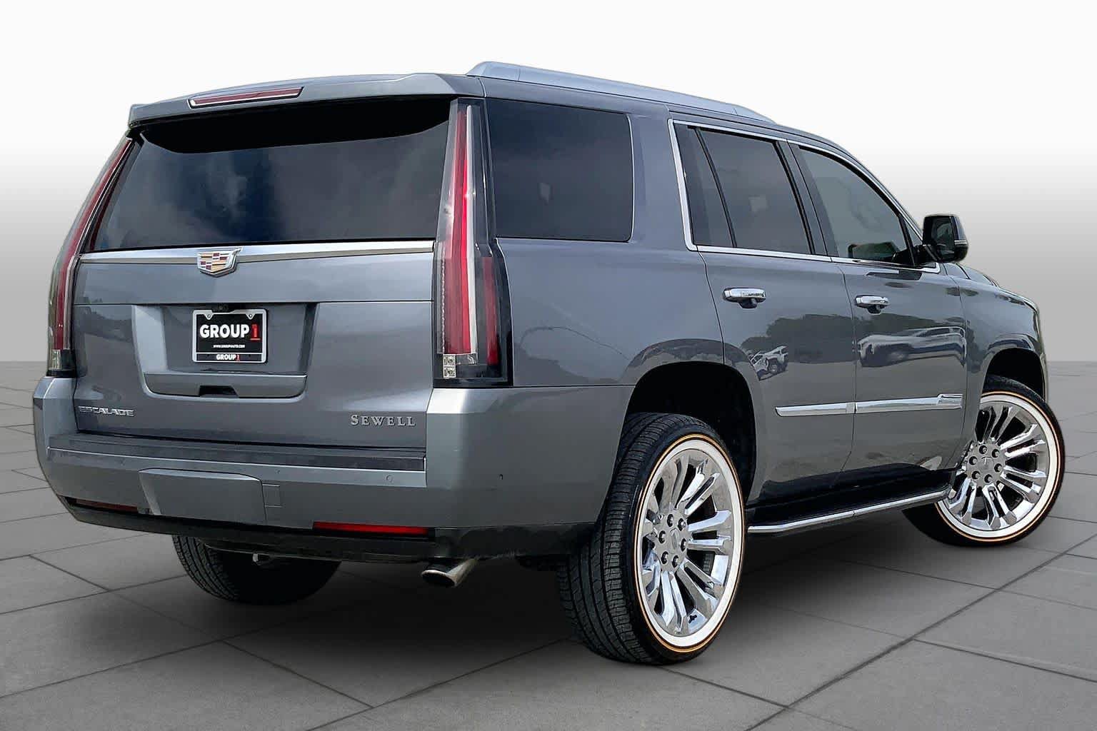 Used 2018 Cadillac Escalade Luxury w/ LPO, Radiant Package RWD image 13