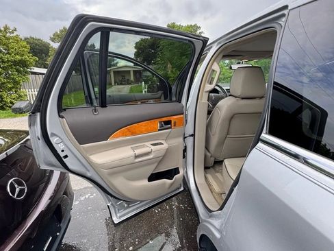 Used 2015 Lincoln MKX FWD w/ Equipment Group 102A image 16