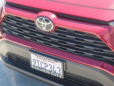 Used 2025 Toyota RAV4 XLE Premium FWD image 5