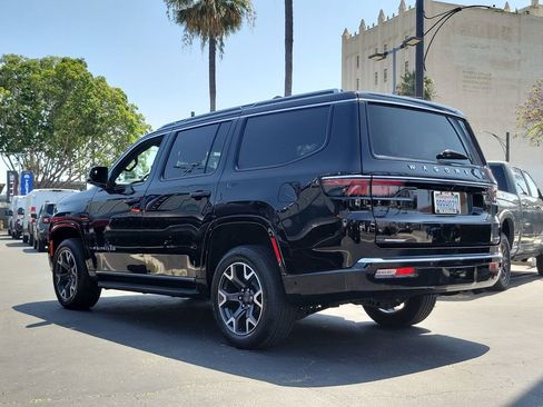 Used 2023 Jeep Wagoneer Series III w/ Convenience Group I AWD/4WD image 2