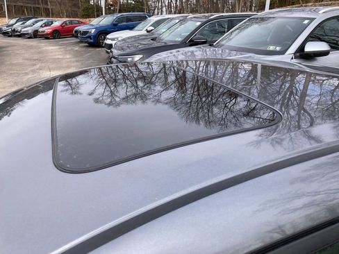 Used 2023 Nissan Sentra SR w/ SR Premium Package image 7