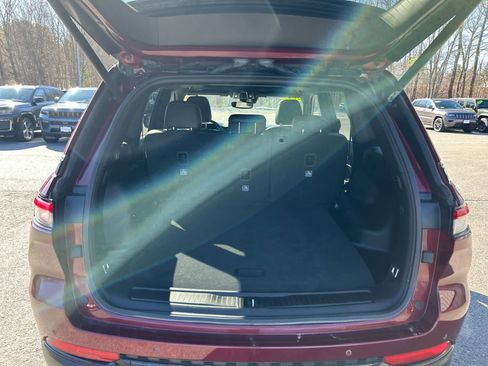 Used 2023 Jeep Grand Cherokee Altitude image 35