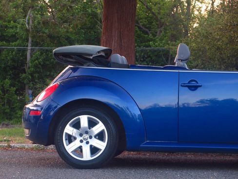 Used 2007 Volkswagen Beetle Convertible w/ Package 1 FWD image 22
