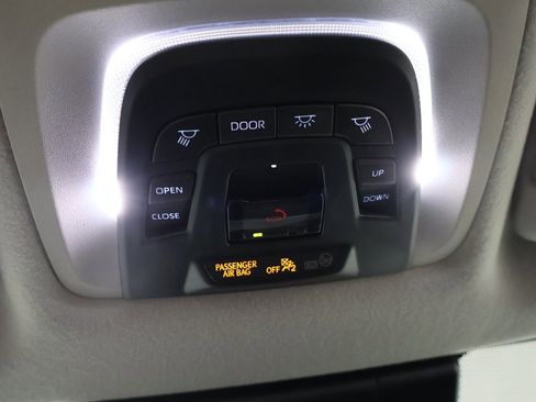 Used 2025 Toyota Corolla Cross XLE image 49