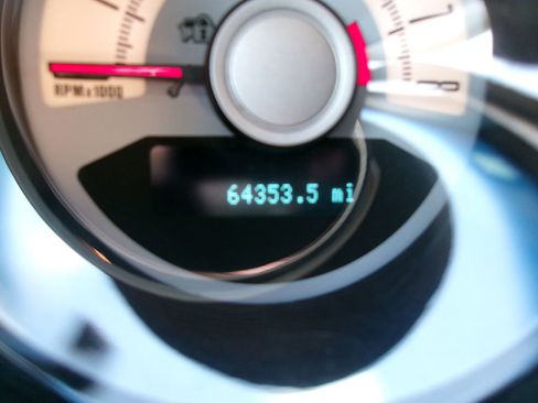 Used 2010 Ford Mustang GT Premium RWD image 17